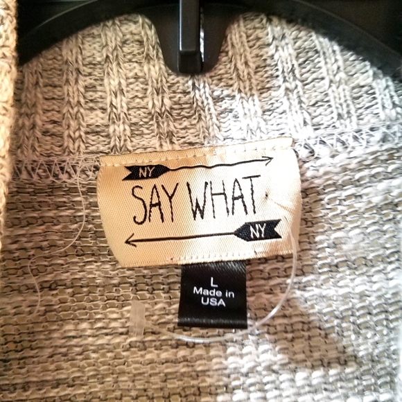 Say what size large cute gray over sweater or schrug - Picture 4 of 4